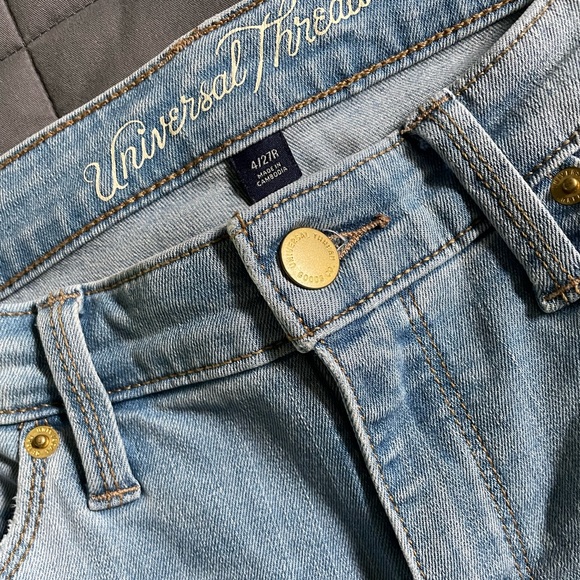 Universal Thread Midrise Jeans - Picture 8 of 9